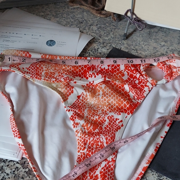 Victorias secret medium bikini bottoms - Picture 3 of 4
